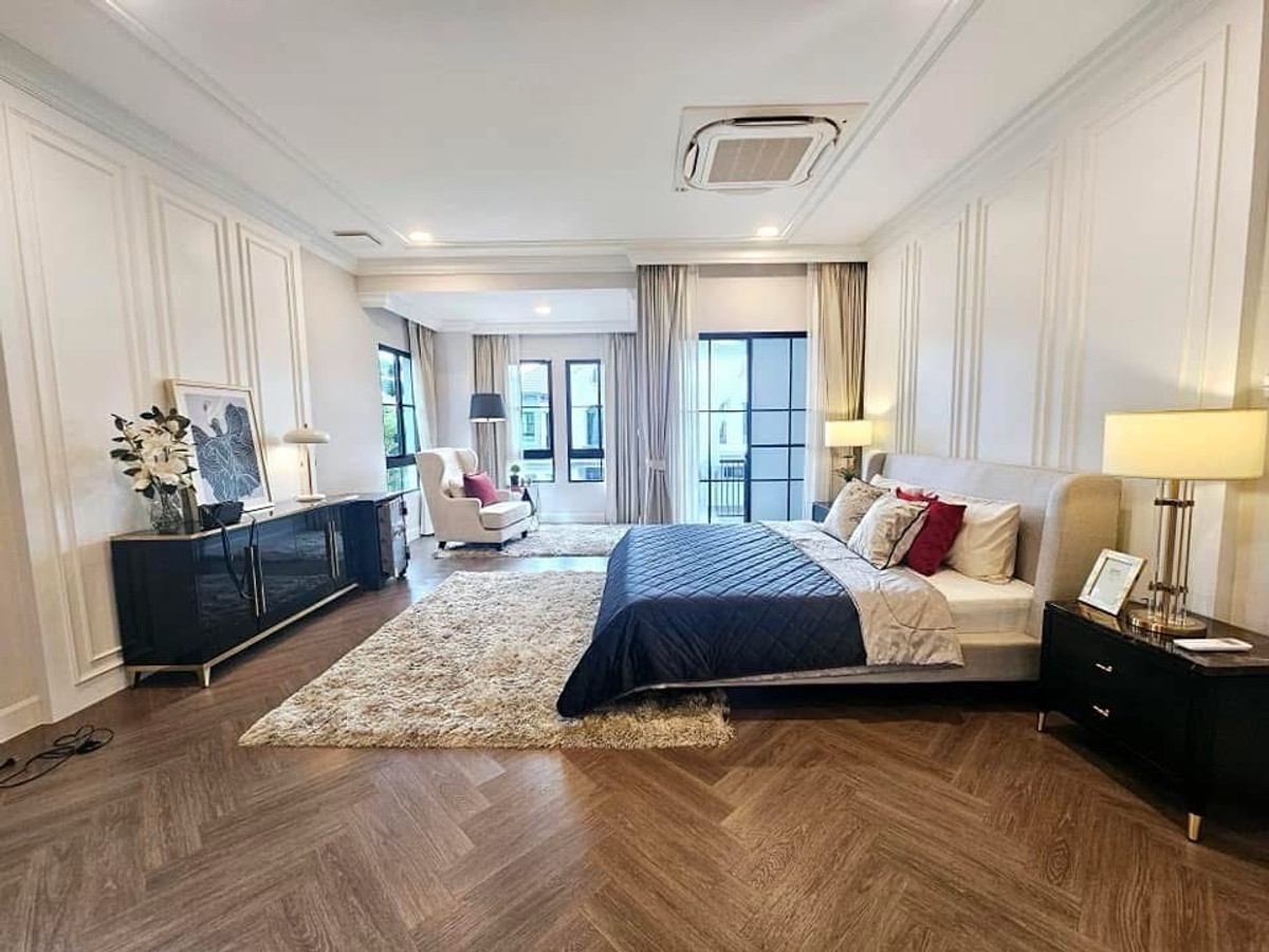 HousePattanakan, Srinakarin : 📢👇 For Sale / Rent – Luxury Houses at Nantawan Rama 9 – New Krungthep KreethaConveniently connected to multiple main routes.
