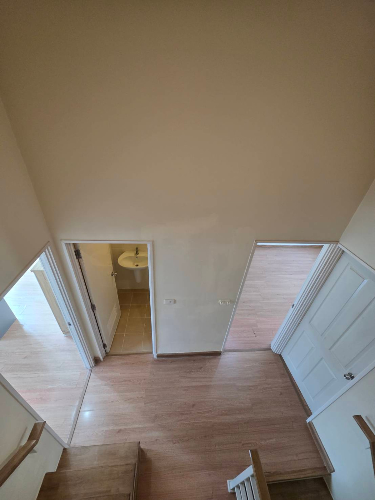 ให้เช่าทาวน์โฮมพระราม 5 ราชพฤกษ์ บางกรวย : ให้เช่าทาวน์โฮม โกลเด้นทาวน์ วงศ์สว่าง - รัชดา ใกล้ MRT แยกติวานนท์ เพียง 5 นาที