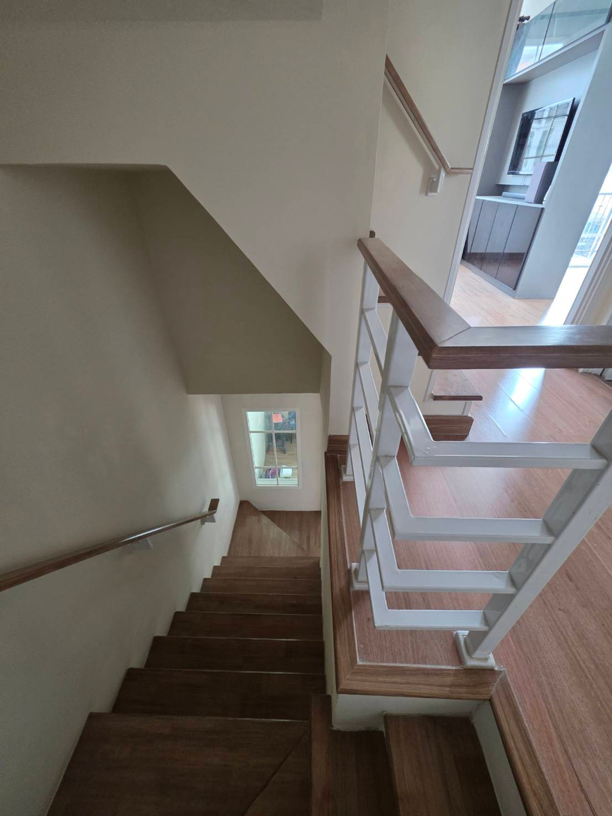 ให้เช่าทาวน์โฮมพระราม 5 ราชพฤกษ์ บางกรวย : ให้เช่าทาวน์โฮม โกลเด้นทาวน์ วงศ์สว่าง - รัชดา ใกล้ MRT แยกติวานนท์ เพียง 5 นาที