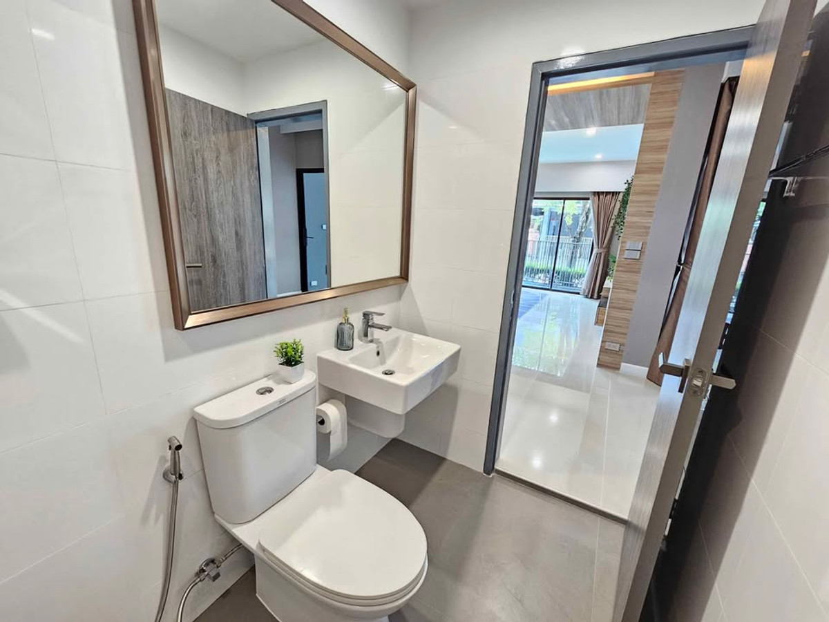 For RentHouseLadkrabang, Suwannaphum Airport : P-2851 Luxurious detached house, good location, ready to move in, near Seacon Square and Paradise Park and Suan Luang Rama IX.