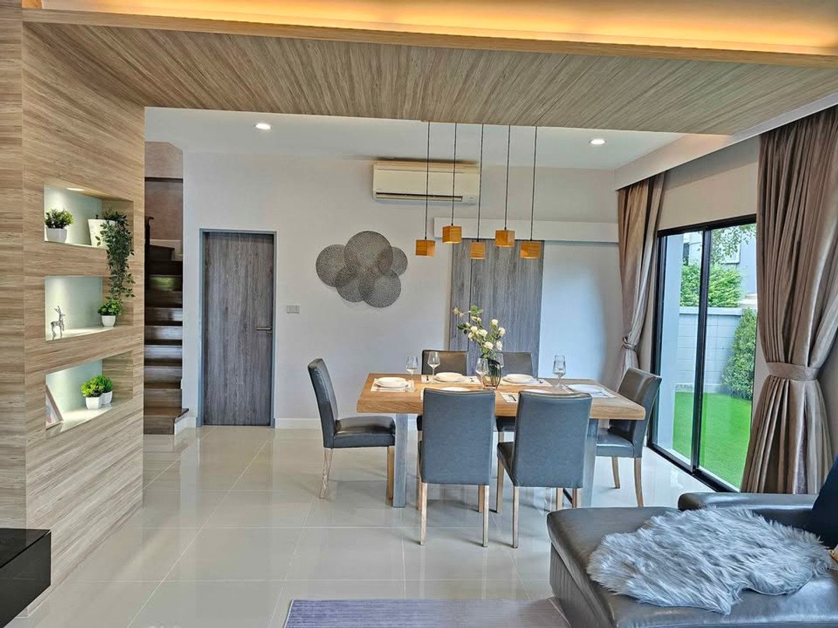 For RentHouseLadkrabang, Suwannaphum Airport : P-2851 Luxurious detached house, good location, ready to move in, near Seacon Square and Paradise Park and Suan Luang Rama IX.