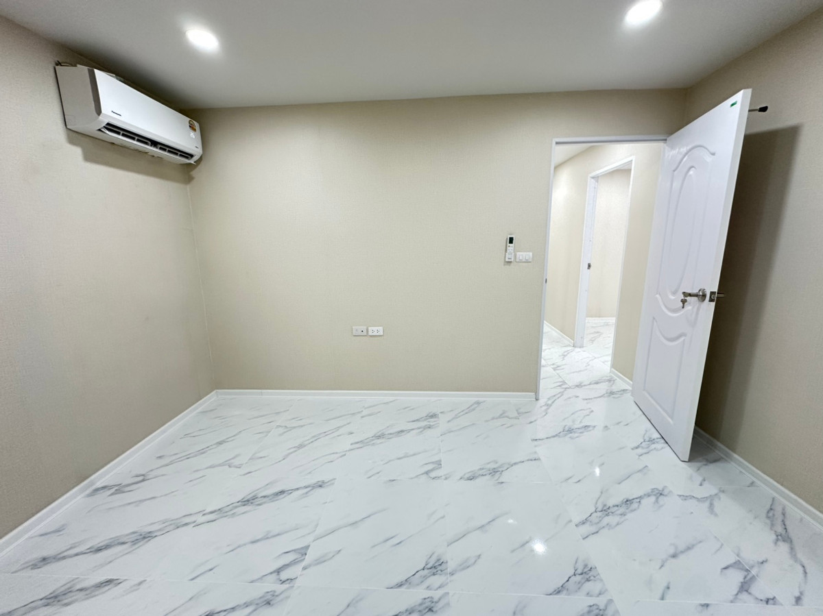 ขายคอนโดสาทร นราธิวาส : FQ ขายคอนโด Sathorn Suites Condominium ราคา 4,500,000 บาท [MKs251107]