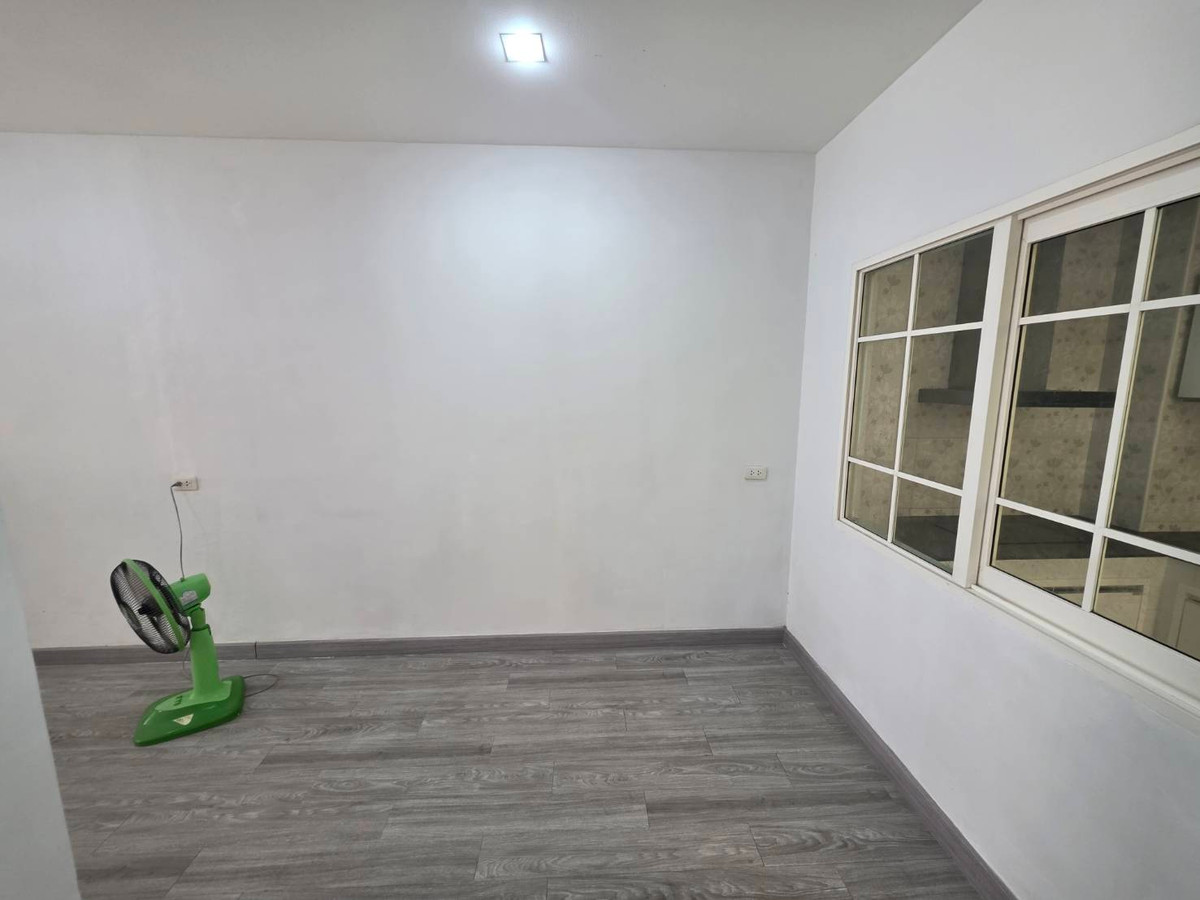 ให้เช่าทาวน์โฮมพระราม 5 ราชพฤกษ์ บางกรวย : ให้เช่าทาวน์โฮม โกลเด้นทาวน์ วงศ์สว่าง - รัชดา ใกล้ MRT แยกติวานนท์ เพียง 5 นาที