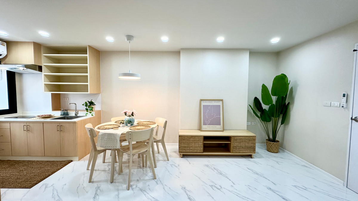 For SaleCondoSathorn, Narathiwat : FQ Condo for sale Sathorn Suites Condominium price 4,500,000 baht [MKs251107]