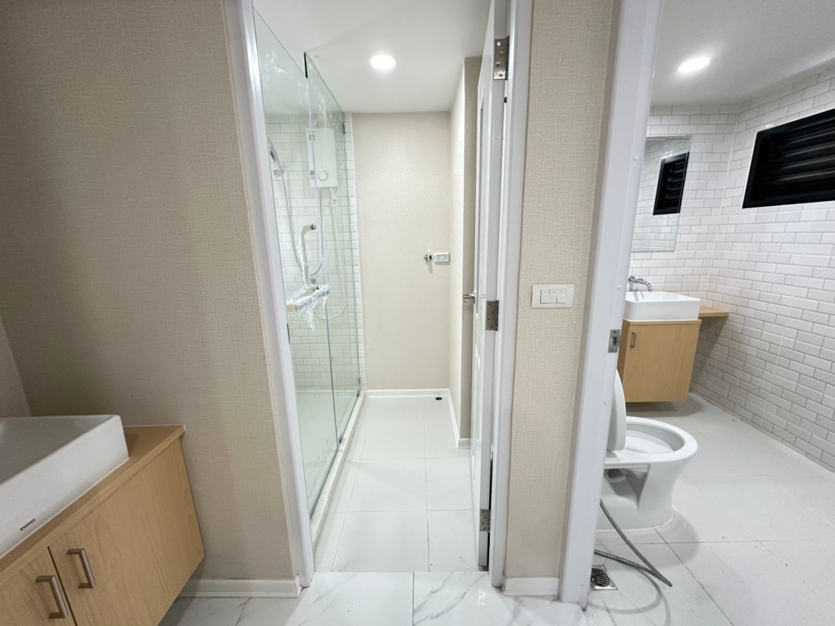 ขายคอนโดสาทร นราธิวาส : FQ ขายคอนโด Sathorn Suites Condominium ราคา 4,500,000 บาท [MKs251107]