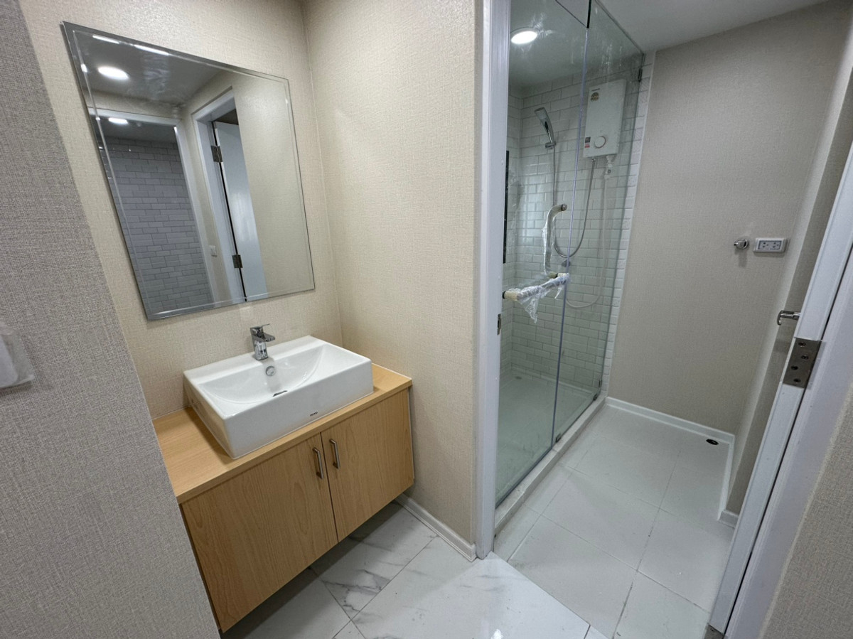 ขายคอนโดสาทร นราธิวาส : FQ ขายคอนโด Sathorn Suites Condominium ราคา 4,500,000 บาท [MKs251107]