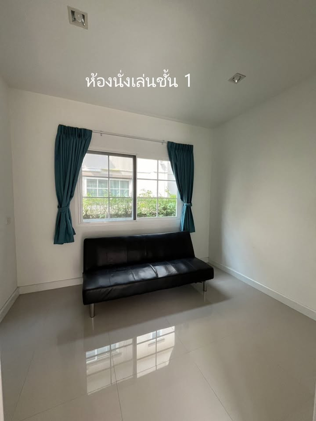 For RentBang kae, Phetkasem : For rent, semi-detached house in Bang Khae, good location, suitable for living. Or make an office or office near MRT Lak Song Station.