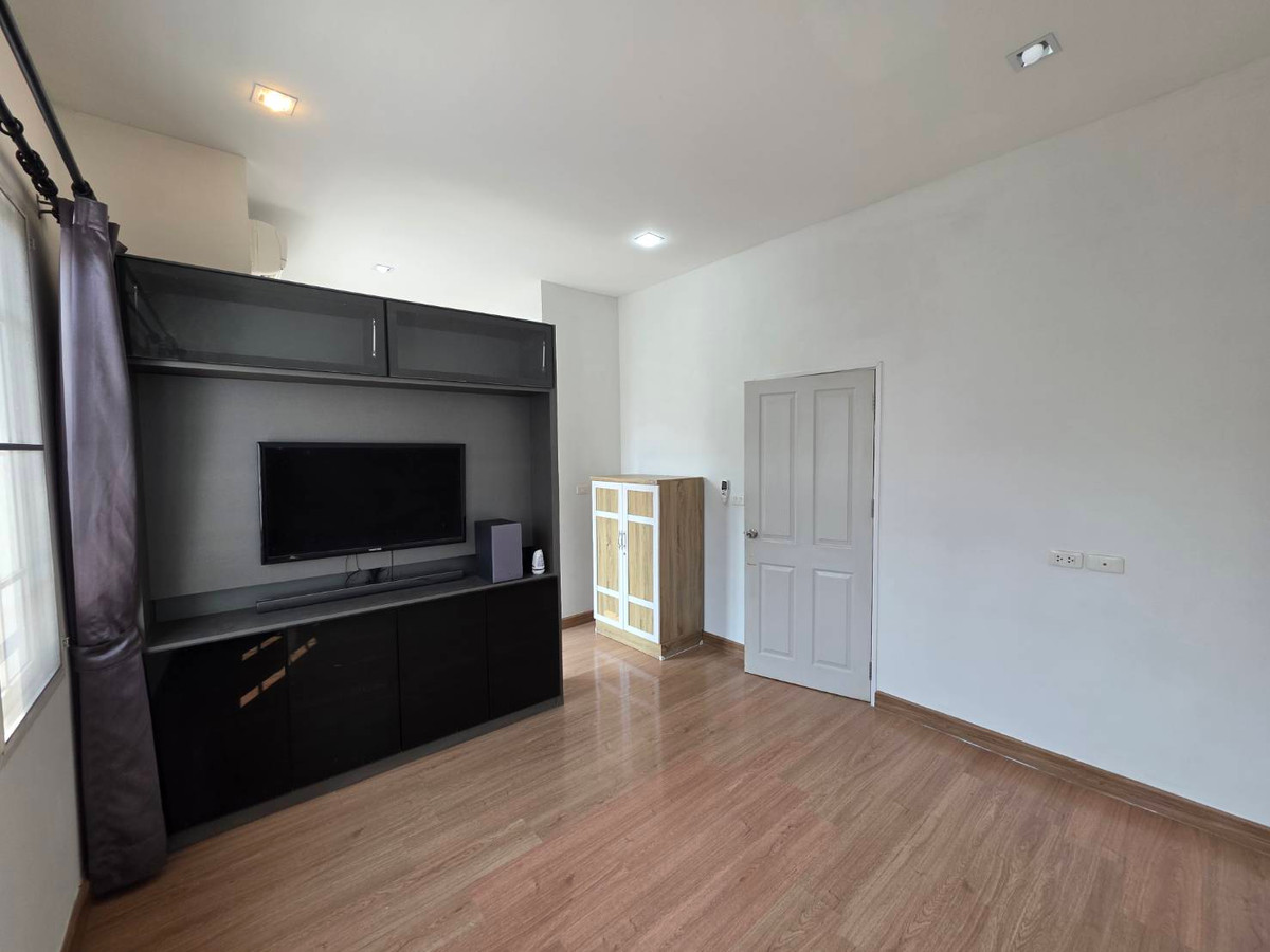 ให้เช่าทาวน์โฮมพระราม 5 ราชพฤกษ์ บางกรวย : ให้เช่าทาวน์โฮม โกลเด้นทาวน์ วงศ์สว่าง - รัชดา ใกล้ MRT แยกติวานนท์ เพียง 5 นาที