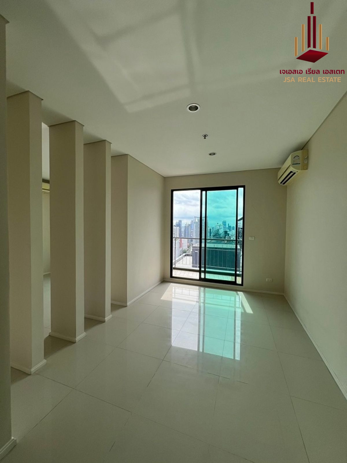 For SaleCondoRama9, Petchburi, RCA : ✨ For Sale: Villa Asoke Condo ✨ 💰 Only 52,300,000 THB