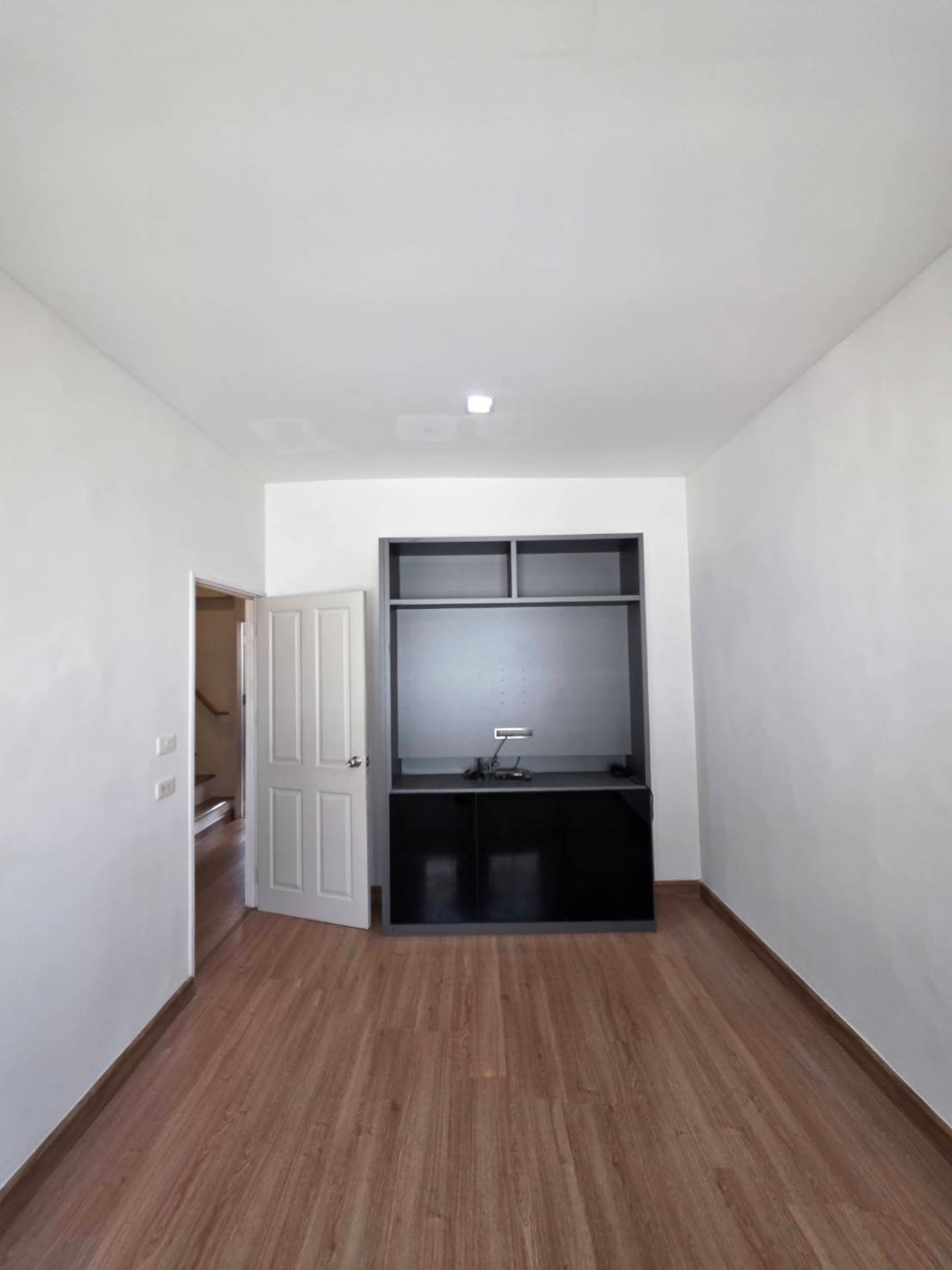 ให้เช่าทาวน์โฮมพระราม 5 ราชพฤกษ์ บางกรวย : ให้เช่าทาวน์โฮม โกลเด้นทาวน์ วงศ์สว่าง - รัชดา ใกล้ MRT แยกติวานนท์ เพียง 5 นาที