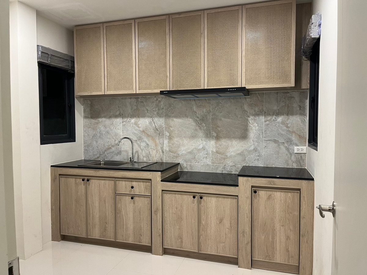 For RentHouseBangna, Bearing, Lasalle : Luxurious house for rent, ready to move in, Centro Bangna (Centro Bangna), near Mega Bangna and international schools.