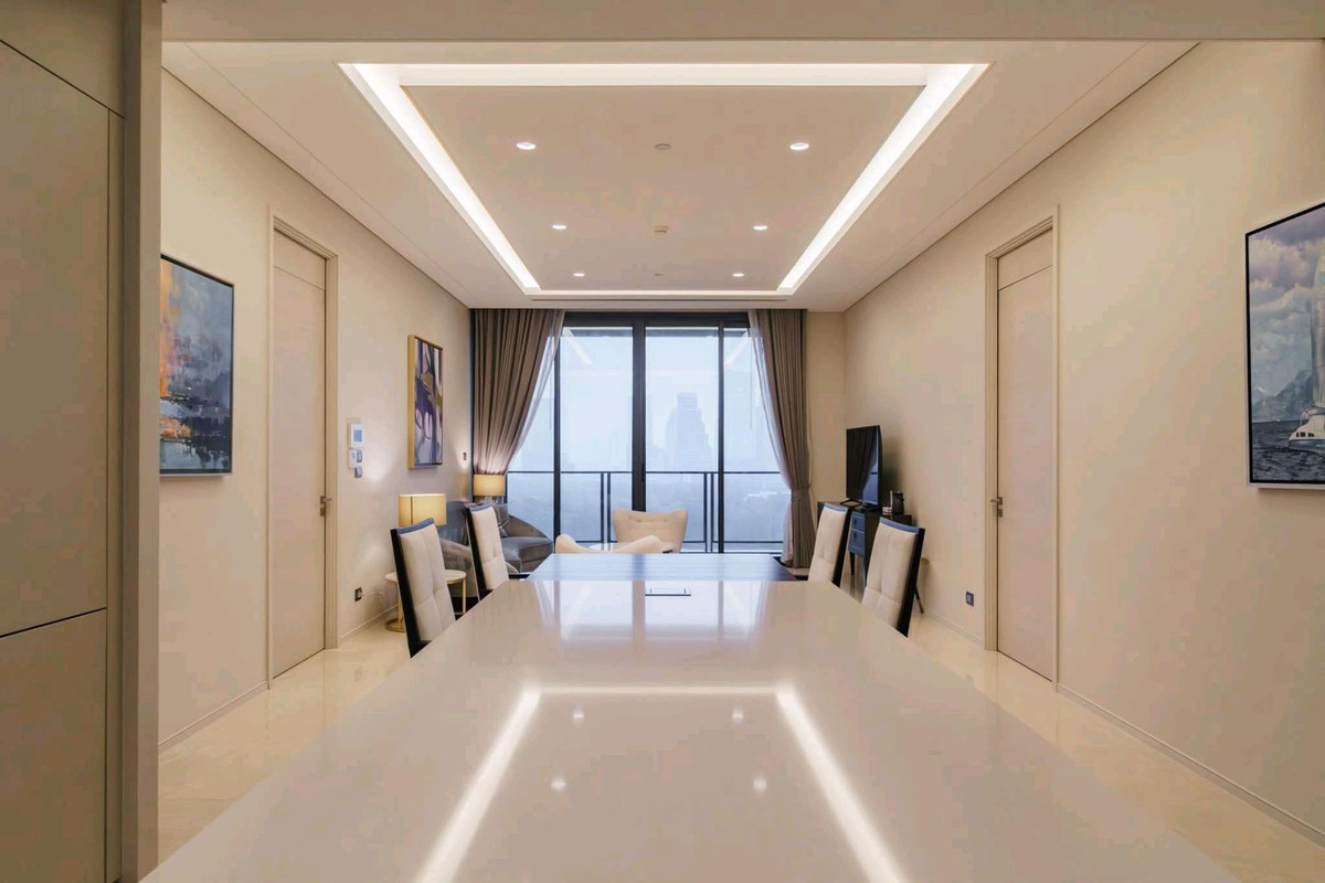 คอนโดวิทยุ ชิดลม หลังสวน : เดอะ เรสซิเดนซ์ แอท สินธร เคมปินสกี้
เป็นส่วนสำคัญของโครงการสินธร วิลเลจ
แรงบันดาลใจจากแนวคิด "Sustainable Luxury Living"