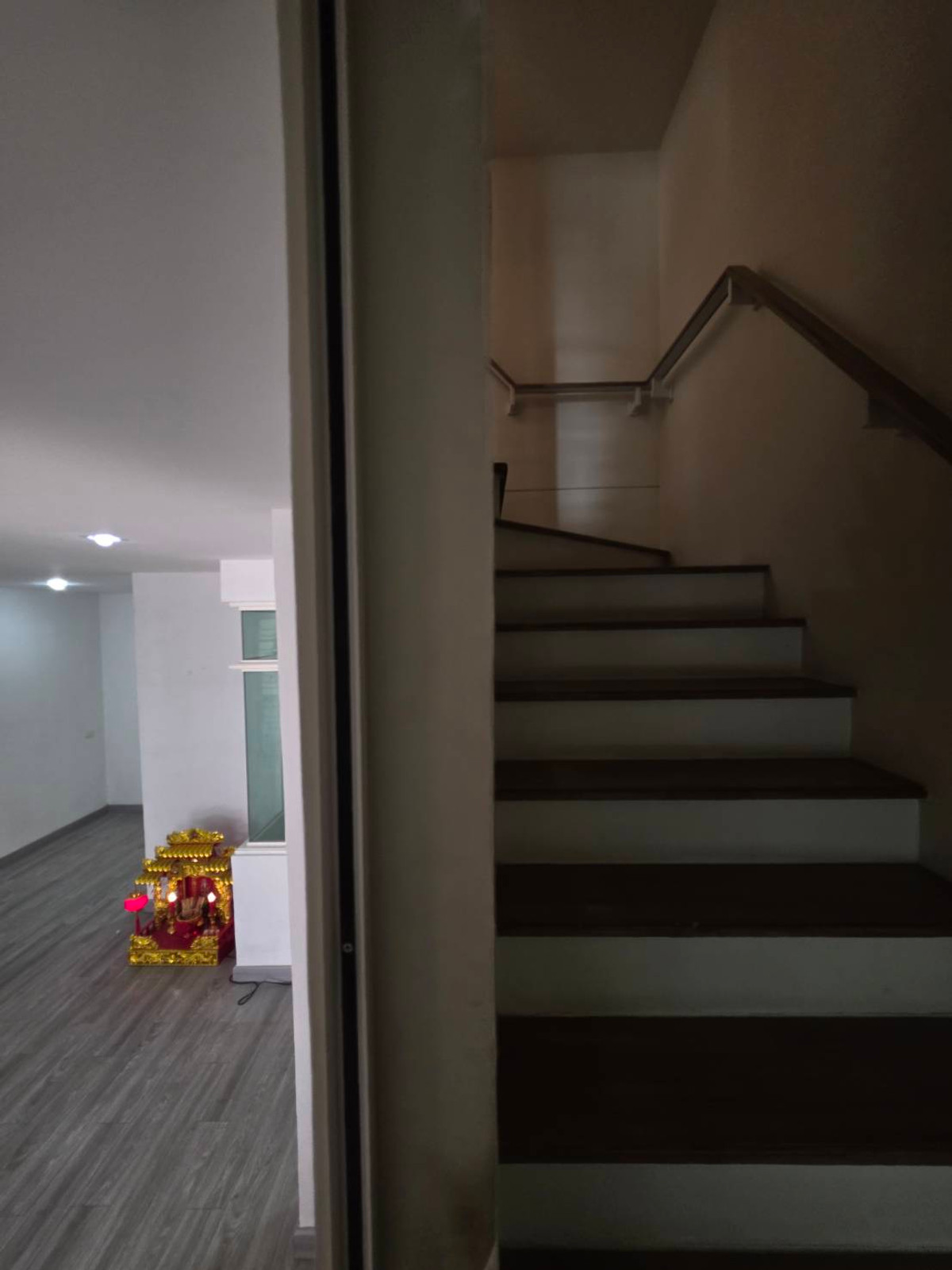 ให้เช่าทาวน์โฮมพระราม 5 ราชพฤกษ์ บางกรวย : ให้เช่าทาวน์โฮม โกลเด้นทาวน์ วงศ์สว่าง - รัชดา ใกล้ MRT แยกติวานนท์ เพียง 5 นาที