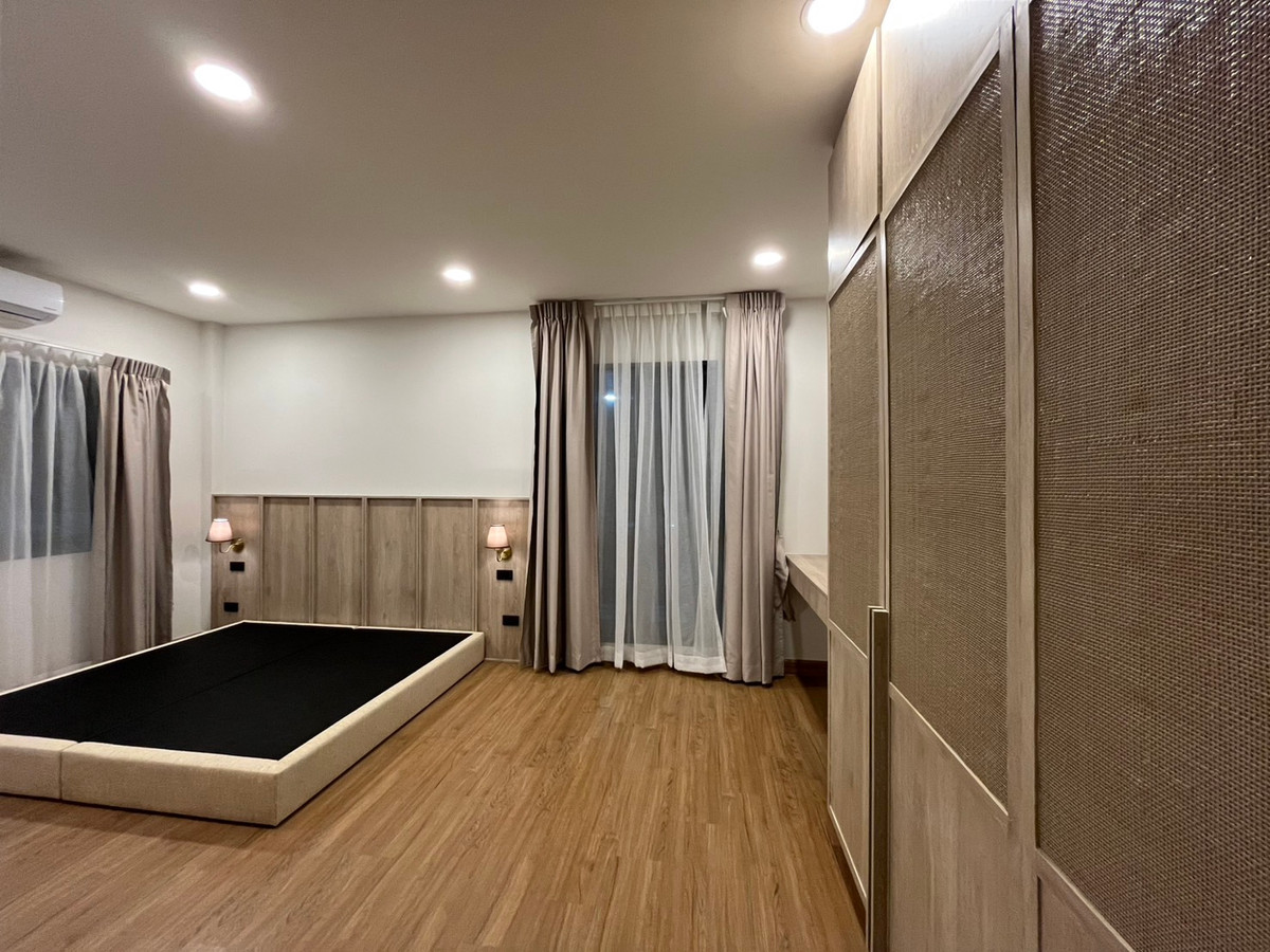 For RentHouseBangna, Bearing, Lasalle : Luxurious house for rent, ready to move in, Centro Bangna (Centro Bangna), near Mega Bangna and international schools.