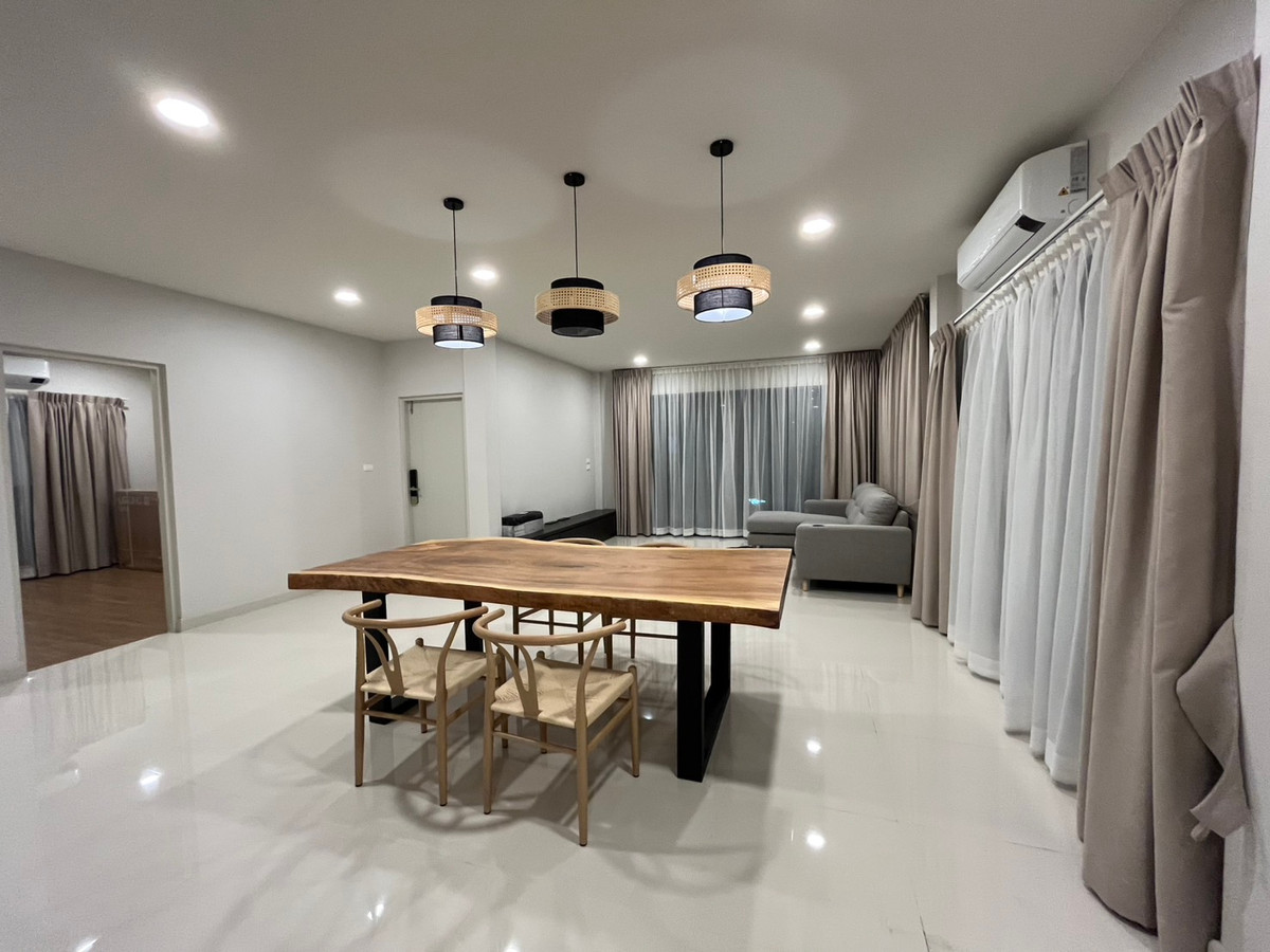 For RentHouseBangna, Bearing, Lasalle : Luxurious house for rent, ready to move in, Centro Bangna (Centro Bangna), near Mega Bangna and international schools.
