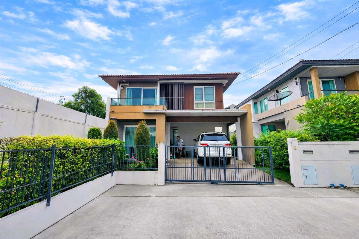 For SaleHouseNonthaburi, Bang Yai, Bangbuathong : Single house for sale, Chaiyaphruek Village, Pinklao-Kanchana  ✅️ Behind the corner, at the end of the alley, easy parking in front of the house, another 1 car  ✅️ House facing south, good wind  ✅️ Near the front of the village