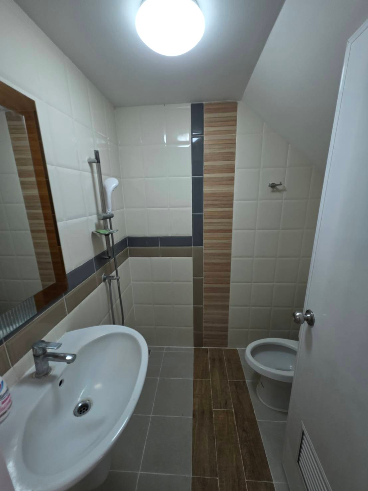 ให้เช่าทาวน์โฮมพระราม 5 ราชพฤกษ์ บางกรวย : ให้เช่าทาวน์โฮม โกลเด้นทาวน์ วงศ์สว่าง - รัชดา ใกล้ MRT แยกติวานนท์ เพียง 5 นาที