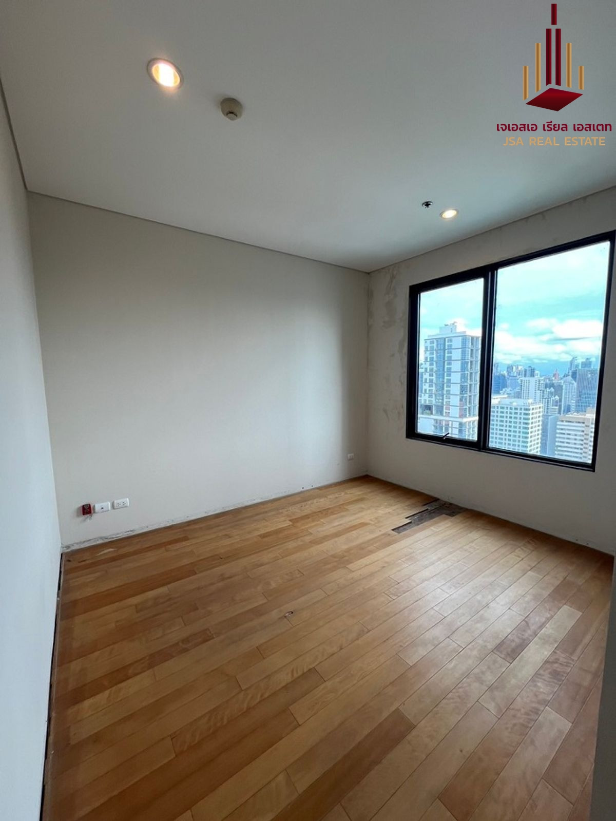 For SaleCondoRama9, Petchburi, RCA : ✨ For Sale: Villa Asoke Condo ✨ 💰 Only 52,300,000 THB