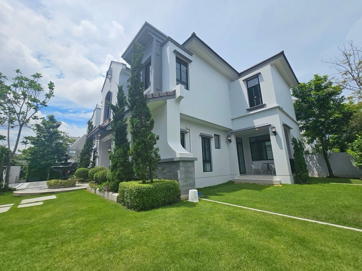 HousePattanakan, Srinakarin : 📢👇 For Sale / Rent – Luxury Houses at Nantawan Rama 9 – New Krungthep KreethaConveniently connected to multiple main routes.