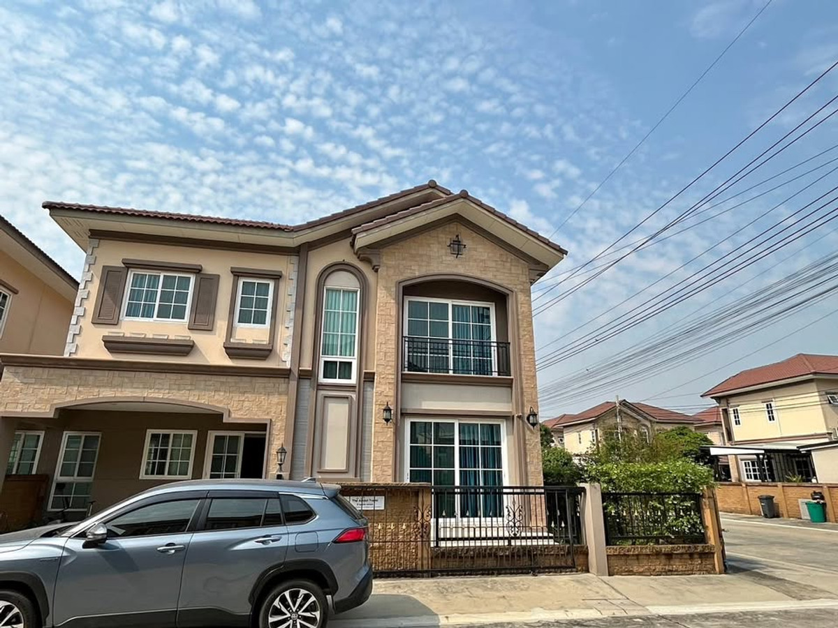 For RentBang kae, Phetkasem : For rent, semi-detached house in Bang Khae, good location, suitable for living. Or make an office or office near MRT Lak Song Station.