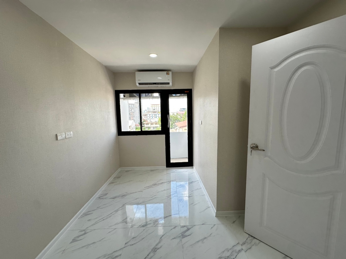 ขายคอนโดสาทร นราธิวาส : FQ ขายคอนโด Sathorn Suites Condominium ราคา 4,500,000 บาท [MKs251107]