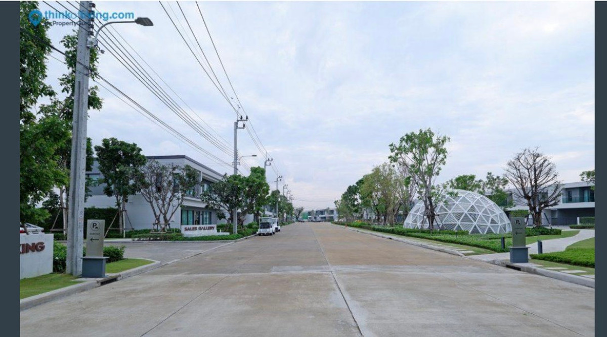 For RentHouseBangna, Bearing, Lasalle : Luxurious house for rent, ready to move in, Centro Bangna (Centro Bangna), near Mega Bangna and international schools.