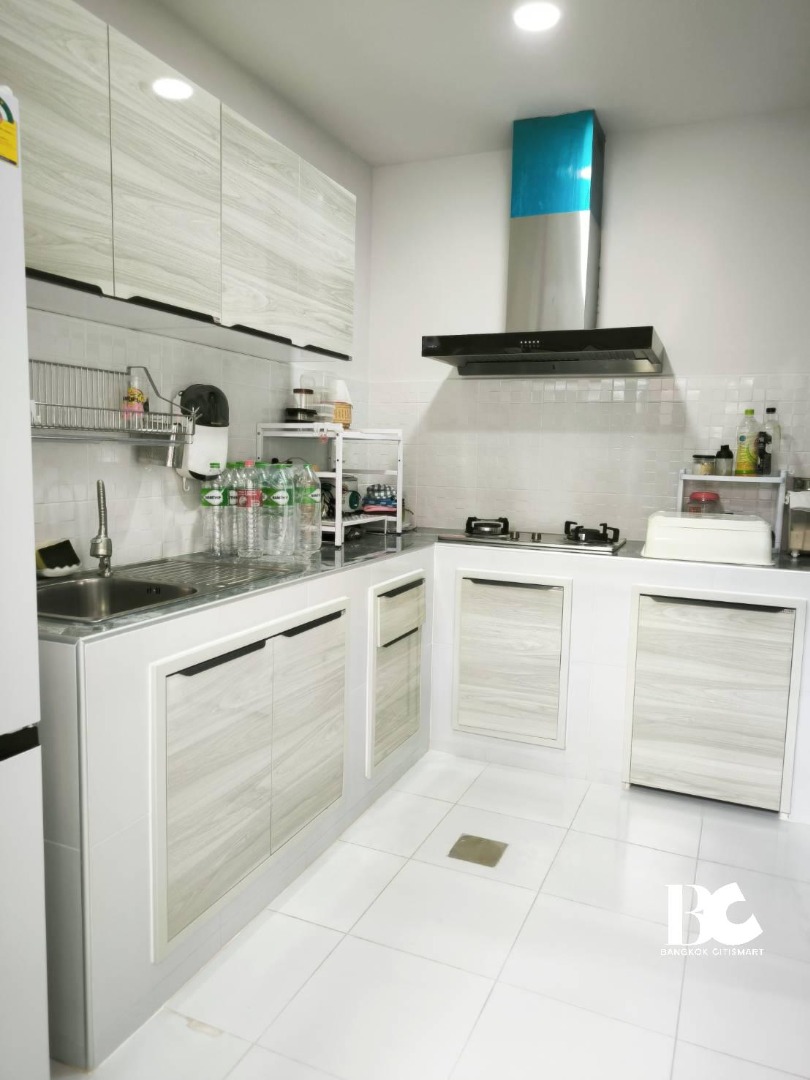 For SaleTownhomeRathburana, Suksawat : 🔥Urgent Sale🔥 Baan Klang Muang The Edition Sathorn-Suksawat* Near Phra Pradaeng MRT Station, fully furnished, ready to move in.