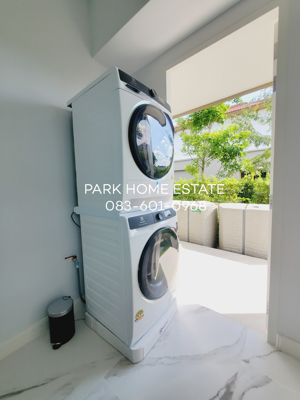 For RentHousePathum Thani,Rangsit, Thammasat : For Rent: Sereno Reignwood Residence Collections A Spanish-style single-family home surrounded by over 2,000 rai of nature, with a golf course backing onto the house.