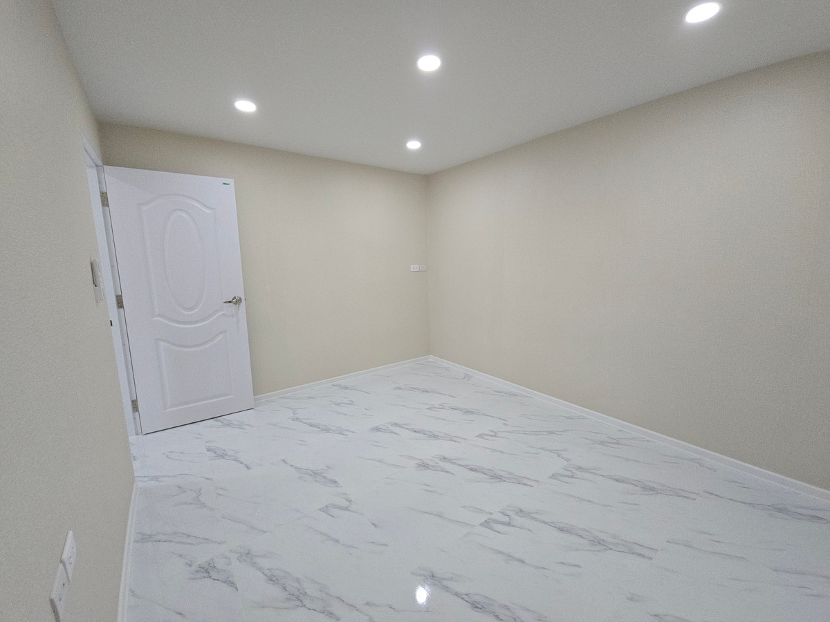 ขายคอนโดสาทร นราธิวาส : FQ ขายคอนโด Sathorn Suites Condominium ราคา 4,500,000 บาท [MKs251107]