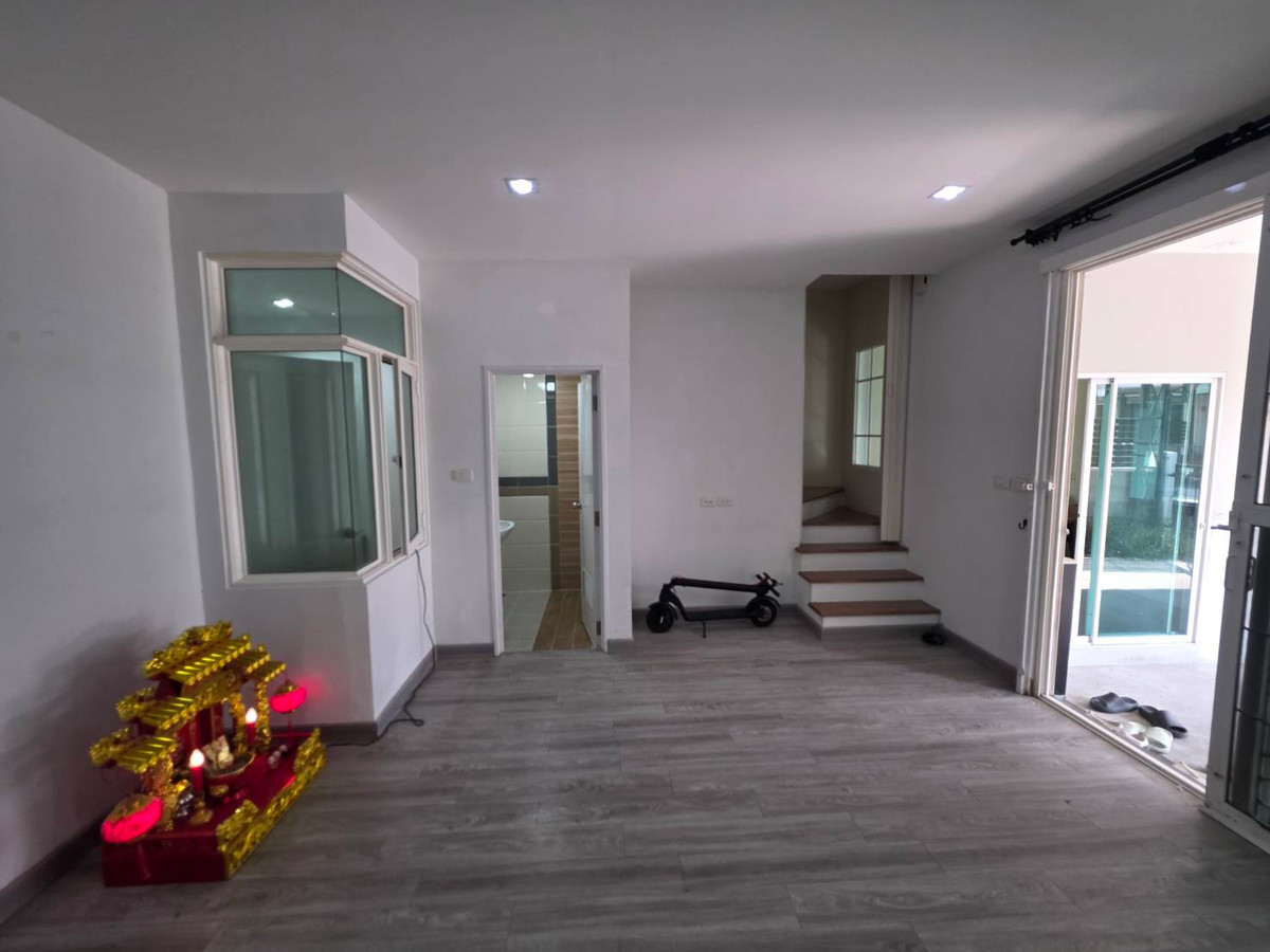 ให้เช่าทาวน์โฮมพระราม 5 ราชพฤกษ์ บางกรวย : ให้เช่าทาวน์โฮม โกลเด้นทาวน์ วงศ์สว่าง - รัชดา ใกล้ MRT แยกติวานนท์ เพียง 5 นาที