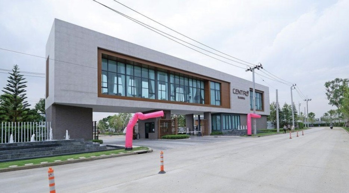 For RentHouseBangna, Bearing, Lasalle : Luxurious house for rent, ready to move in, Centro Bangna (Centro Bangna), near Mega Bangna and international schools.