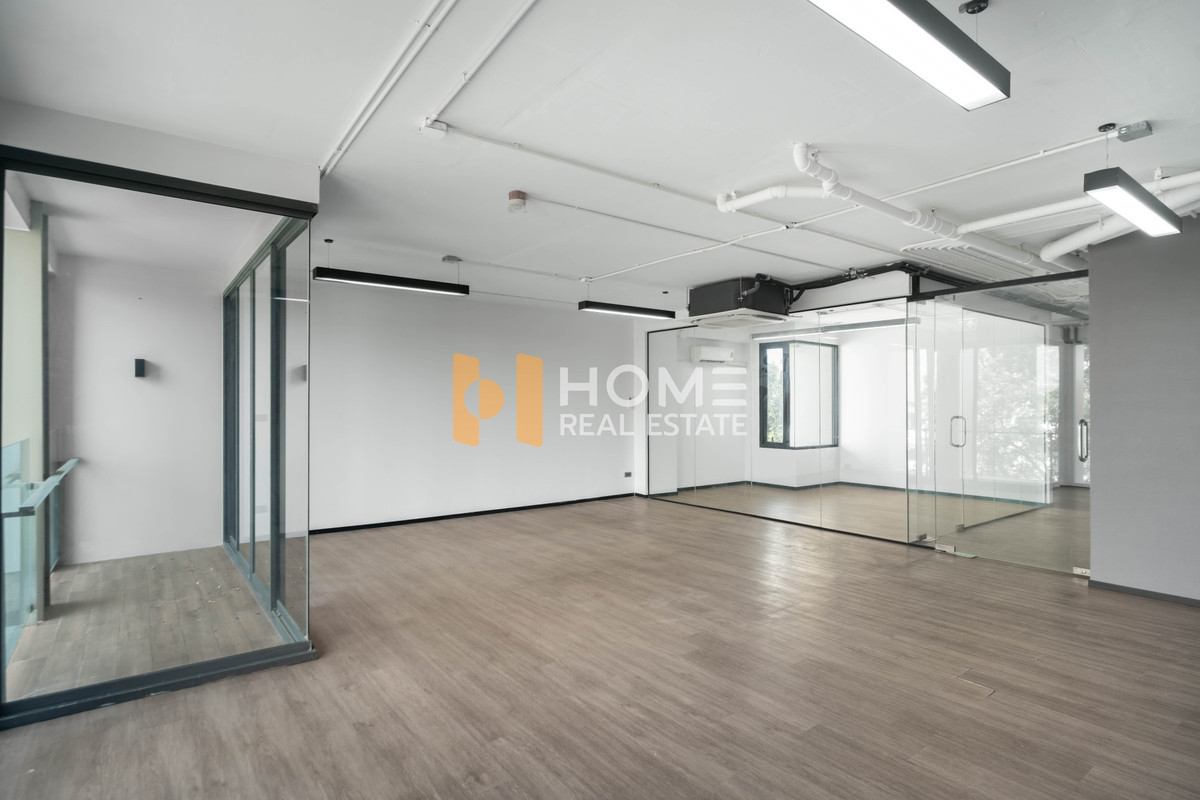 For RentPattanakan, Srinakarin : 🏡 Home office near The Nine Rama 9 📍 The Element Rama 9 🏡 The Element Rama 9 / parking for 6 cars (FOR RENT) PALM881