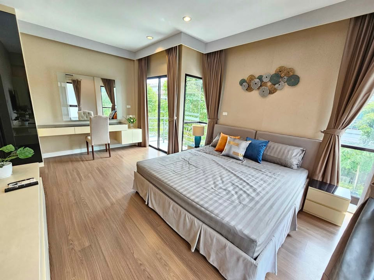For RentHouseLadkrabang, Suwannaphum Airport : P-2851 Luxurious detached house, good location, ready to move in, near Seacon Square and Paradise Park and Suan Luang Rama IX.