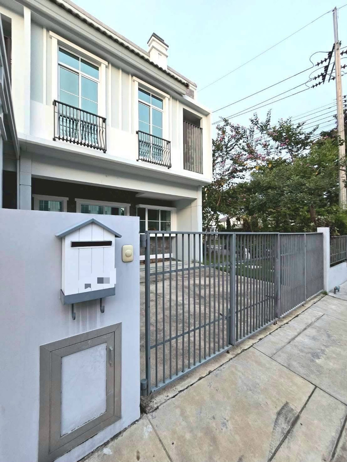 ให้เช่าทาวน์โฮมบางนา แบริ่ง ลาซาล : ให้เช่าบ้านวิลลาจจิโอ ศรีนครินทร์ - บางนา หลังมุม พร้อมเฟอร์นิเจอร์