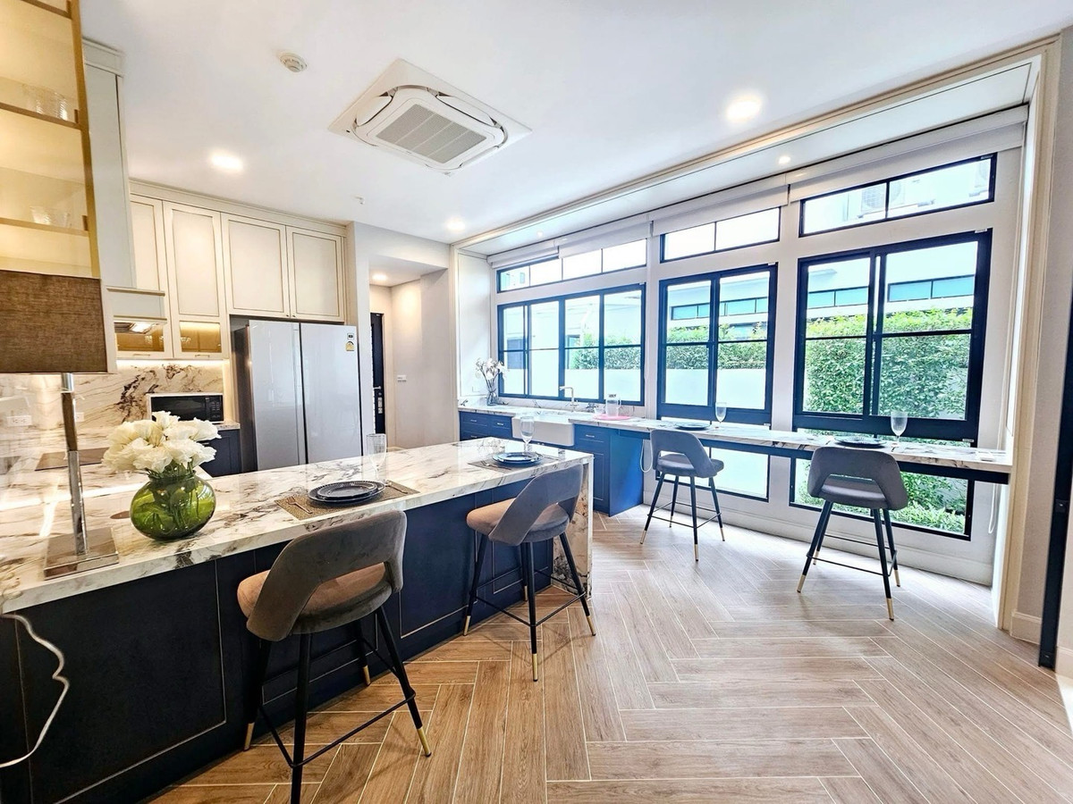 HousePattanakan, Srinakarin : 📢👇 For Sale / Rent – Luxury Houses at Nantawan Rama 9 – New Krungthep KreethaConveniently connected to multiple main routes.