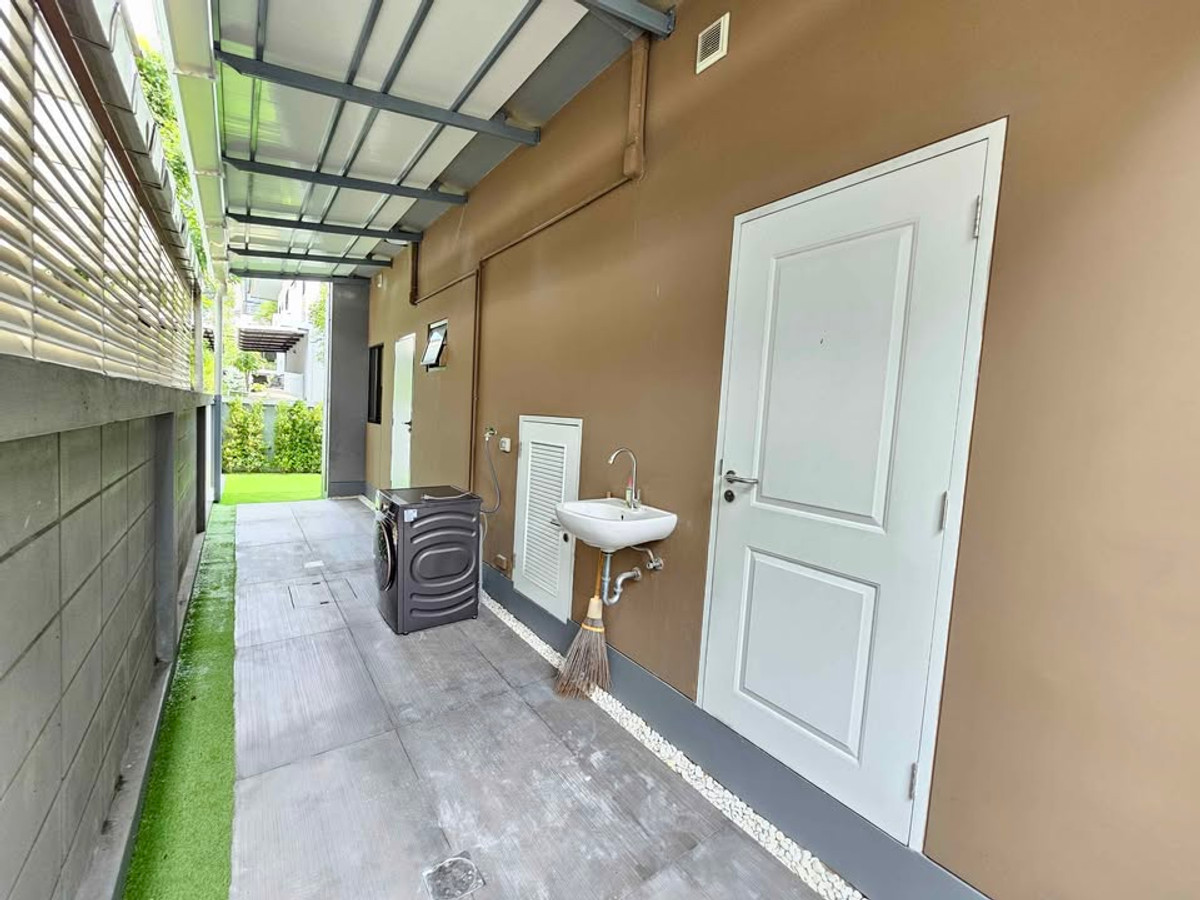 For RentHouseLadkrabang, Suwannaphum Airport : P-2851 Luxurious detached house, good location, ready to move in, near Seacon Square and Paradise Park and Suan Luang Rama IX.