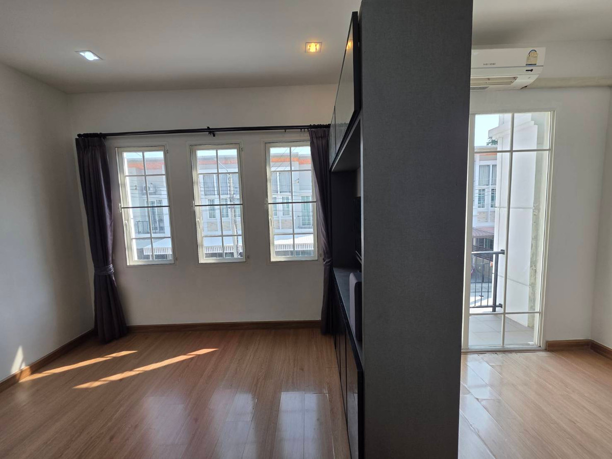 ให้เช่าทาวน์โฮมพระราม 5 ราชพฤกษ์ บางกรวย : ให้เช่าทาวน์โฮม โกลเด้นทาวน์ วงศ์สว่าง - รัชดา ใกล้ MRT แยกติวานนท์ เพียง 5 นาที