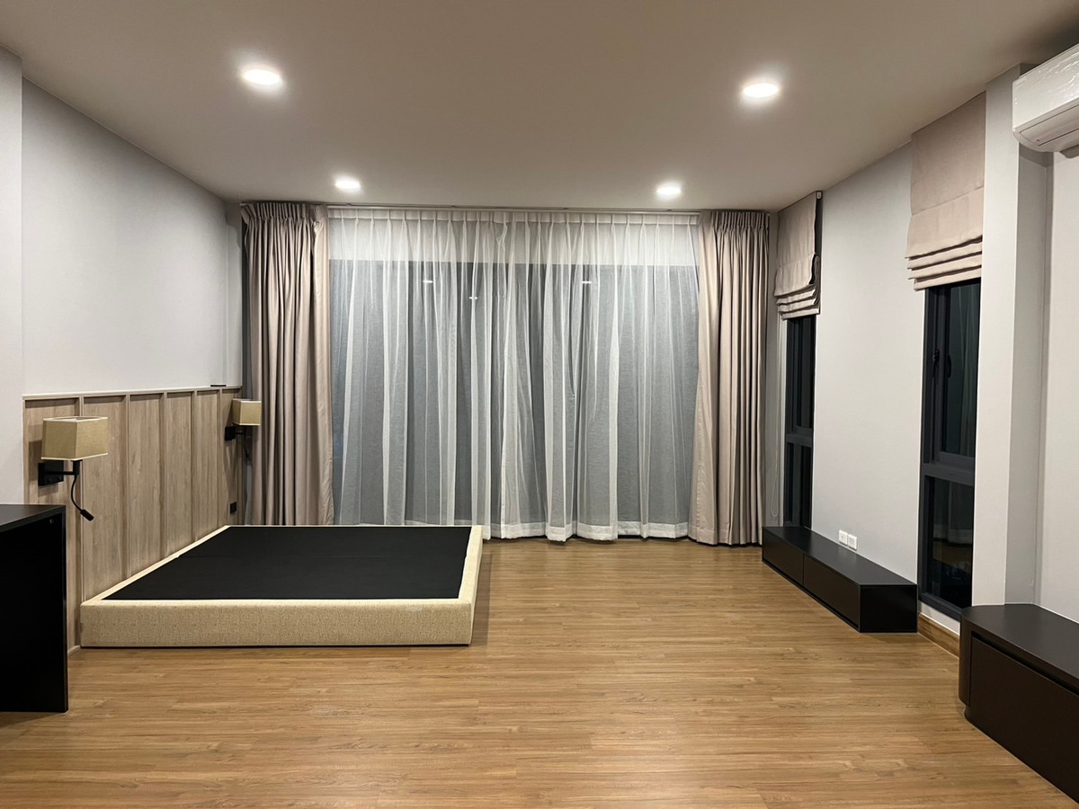 For RentHouseBangna, Bearing, Lasalle : Luxurious house for rent, ready to move in, Centro Bangna (Centro Bangna), near Mega Bangna and international schools.