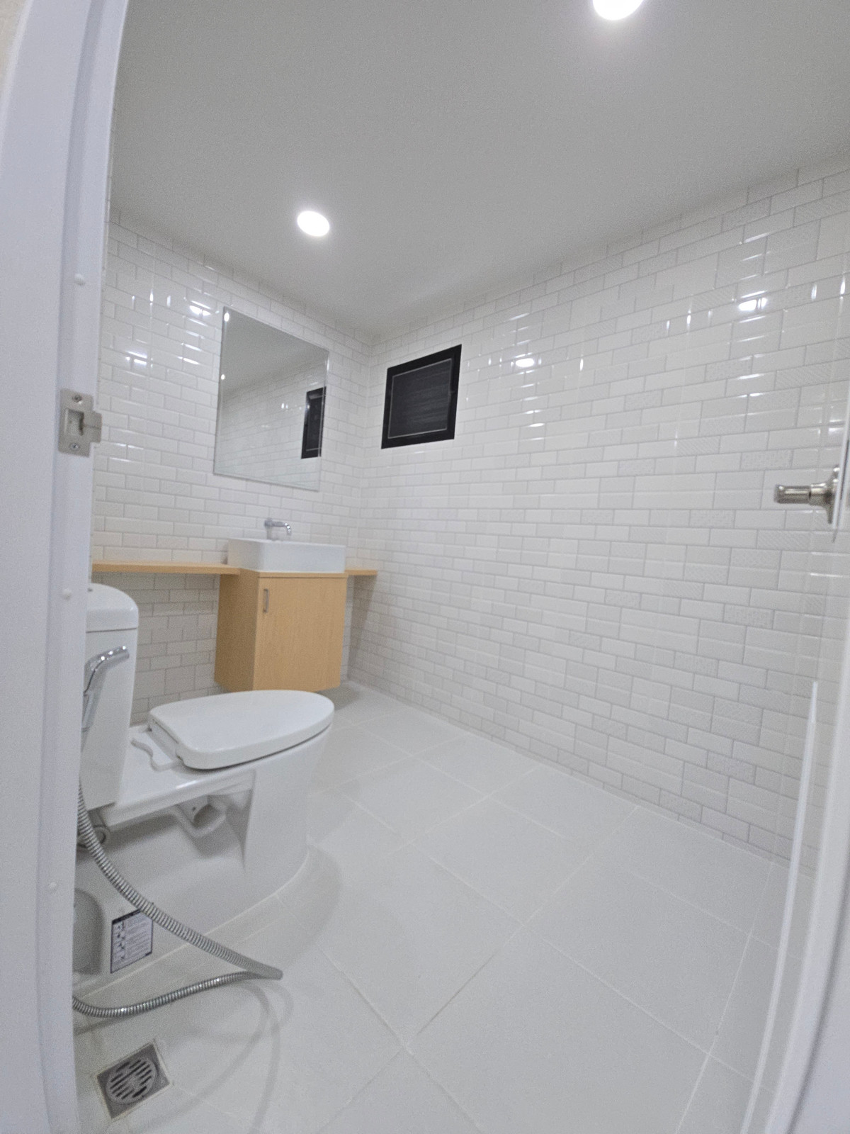 ขายคอนโดสาทร นราธิวาส : FQ ขายคอนโด Sathorn Suites Condominium ราคา 4,500,000 บาท [MKs251107]