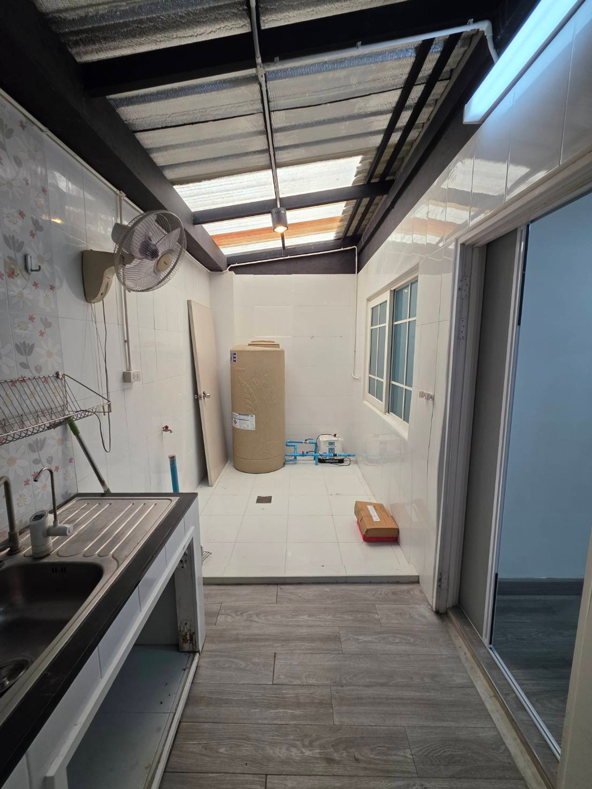 ให้เช่าทาวน์โฮมพระราม 5 ราชพฤกษ์ บางกรวย : ให้เช่าทาวน์โฮม โกลเด้นทาวน์ วงศ์สว่าง - รัชดา ใกล้ MRT แยกติวานนท์ เพียง 5 นาที