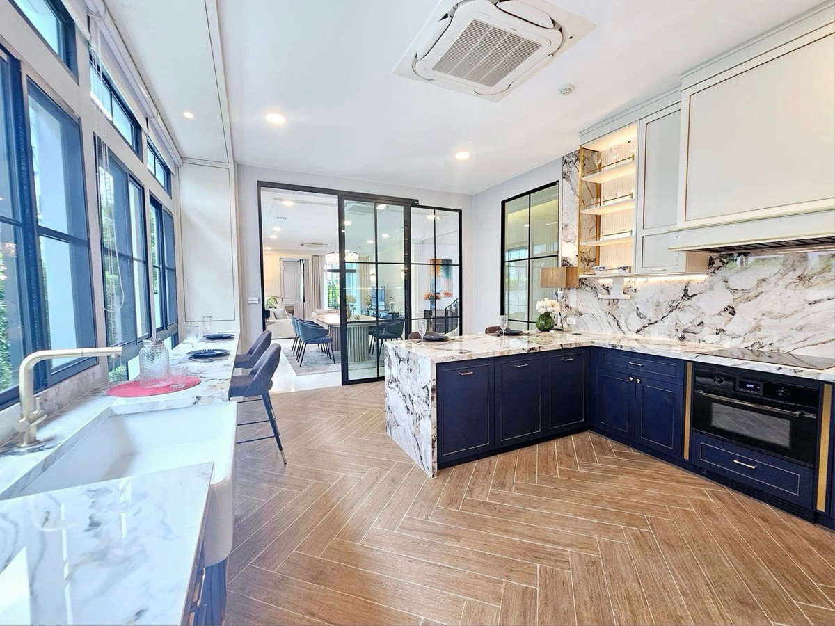 HousePattanakan, Srinakarin : 📢👇 For Sale / Rent – Luxury Houses at Nantawan Rama 9 – New Krungthep KreethaConveniently connected to multiple main routes.