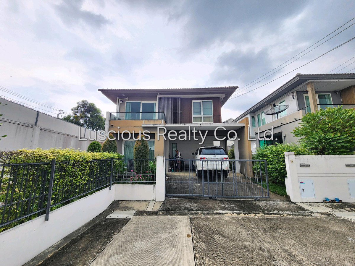 For SaleHouseNonthaburi, Bang Yai, Bangbuathong : Single house for sale, Chaiyaphruek Village, Pinklao-Kanchana 
 ✅️ Behind the corner, at the end of the alley, easy parking in front of the house, another 1 car 
 ✅️ House facing south, good wind 
 ✅️ Near the front of the village