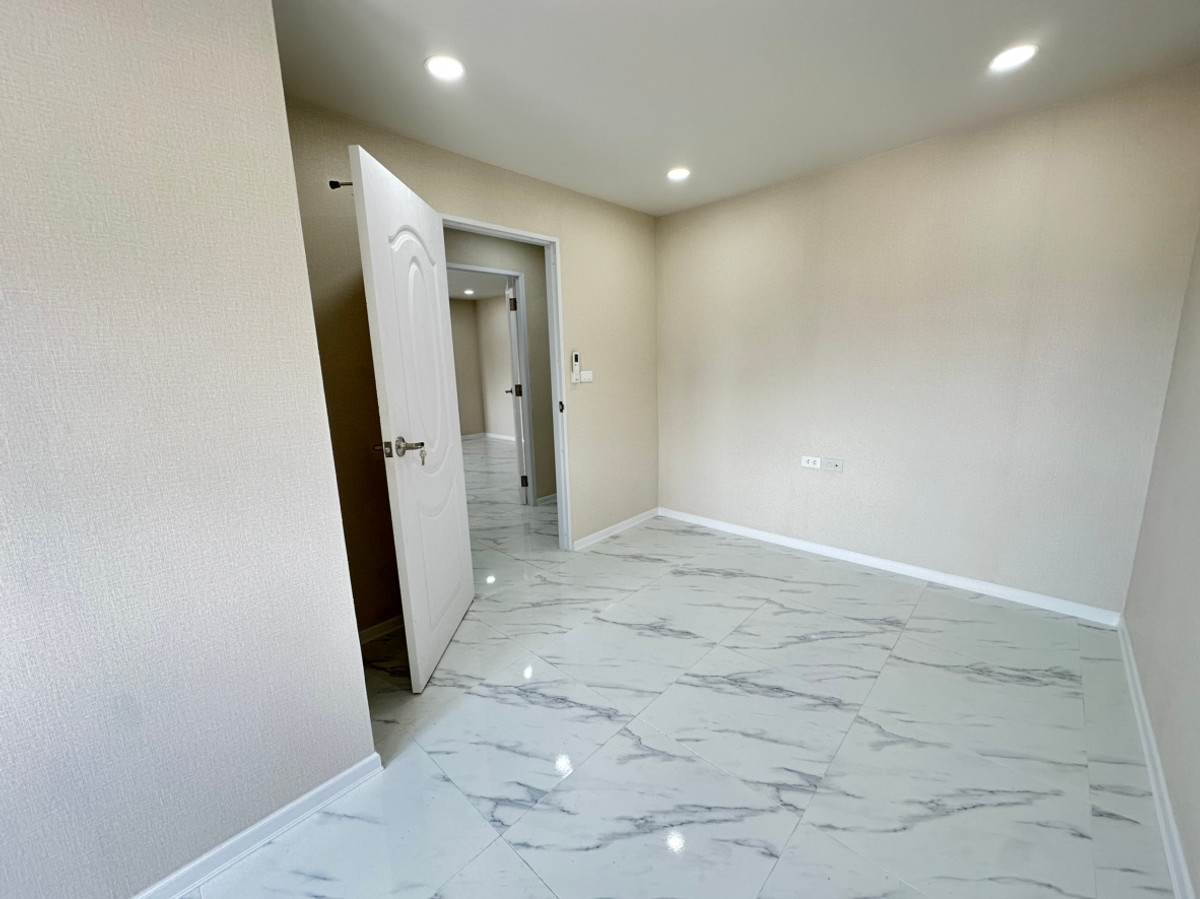 ขายคอนโดสาทร นราธิวาส : FQ ขายคอนโด Sathorn Suites Condominium ราคา 4,500,000 บาท [MKs251107]