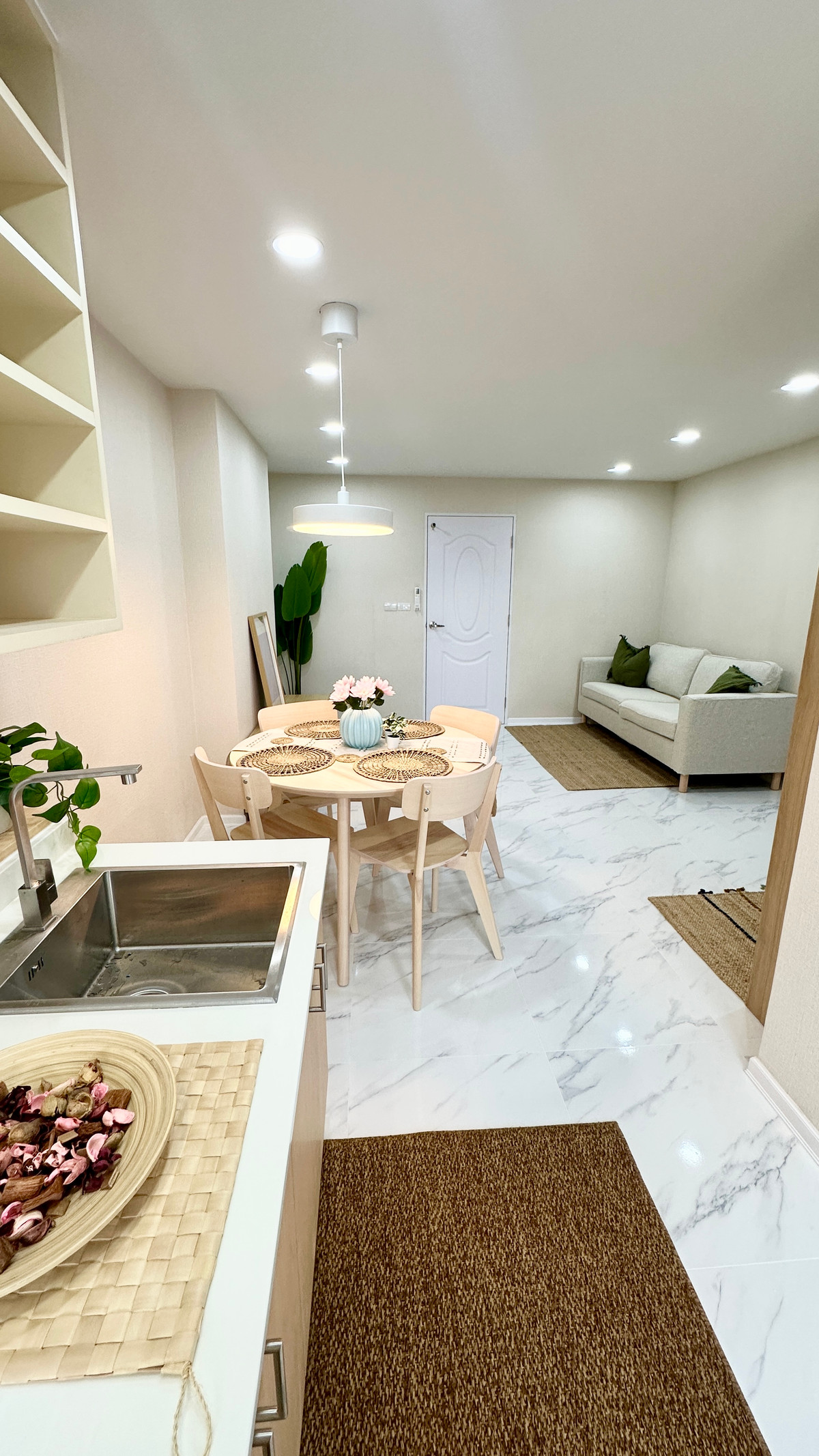 ขายคอนโดสาทร นราธิวาส : FQ ขายคอนโด Sathorn Suites Condominium ราคา 4,500,000 บาท [MKs251107]