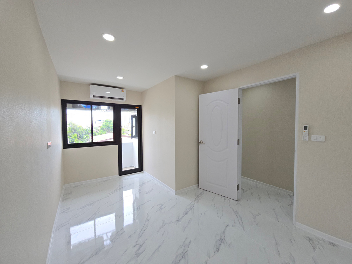 ขายคอนโดสาทร นราธิวาส : FQ ขายคอนโด Sathorn Suites Condominium ราคา 4,500,000 บาท [MKs251107]