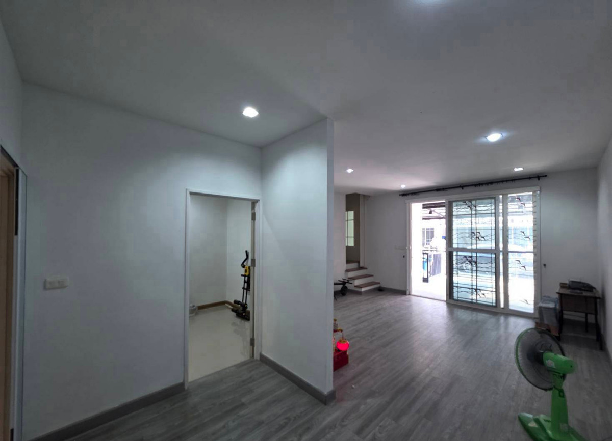 ให้เช่าทาวน์โฮมพระราม 5 ราชพฤกษ์ บางกรวย : ให้เช่าทาวน์โฮม โกลเด้นทาวน์ วงศ์สว่าง - รัชดา ใกล้ MRT แยกติวานนท์ เพียง 5 นาที