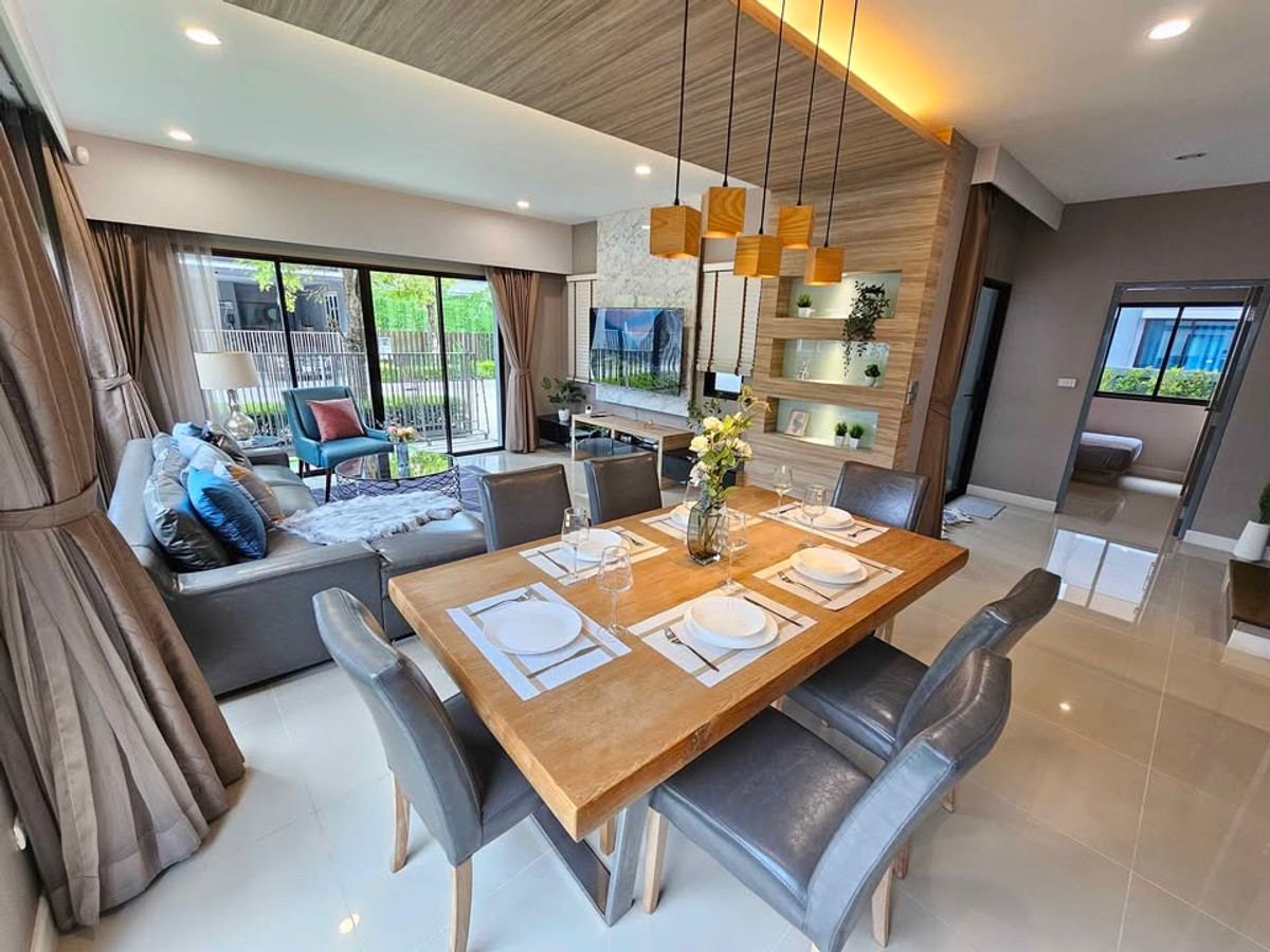 For RentHouseLadkrabang, Suwannaphum Airport : P-2851 Luxurious detached house, good location, ready to move in, near Seacon Square and Paradise Park and Suan Luang Rama IX.