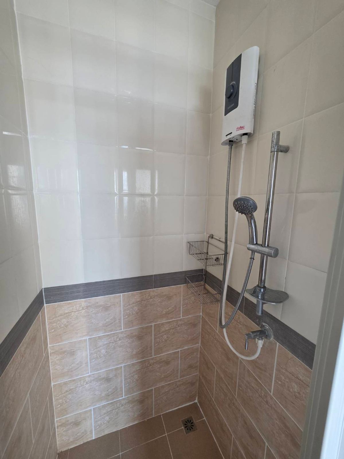 ให้เช่าทาวน์โฮมพระราม 5 ราชพฤกษ์ บางกรวย : ให้เช่าทาวน์โฮม โกลเด้นทาวน์ วงศ์สว่าง - รัชดา ใกล้ MRT แยกติวานนท์ เพียง 5 นาที