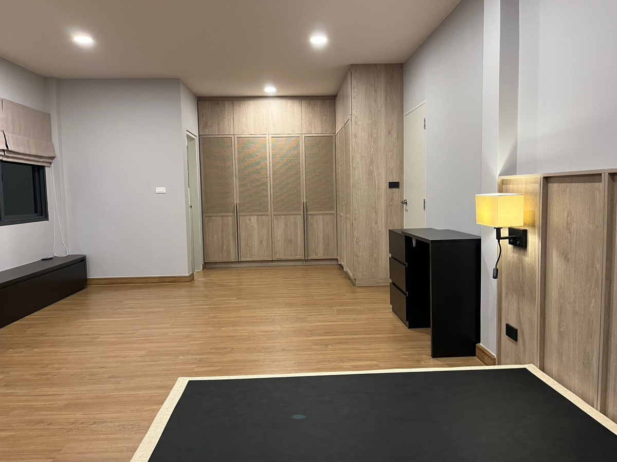 For RentHouseBangna, Bearing, Lasalle : Luxurious house for rent, ready to move in, Centro Bangna (Centro Bangna), near Mega Bangna and international schools.