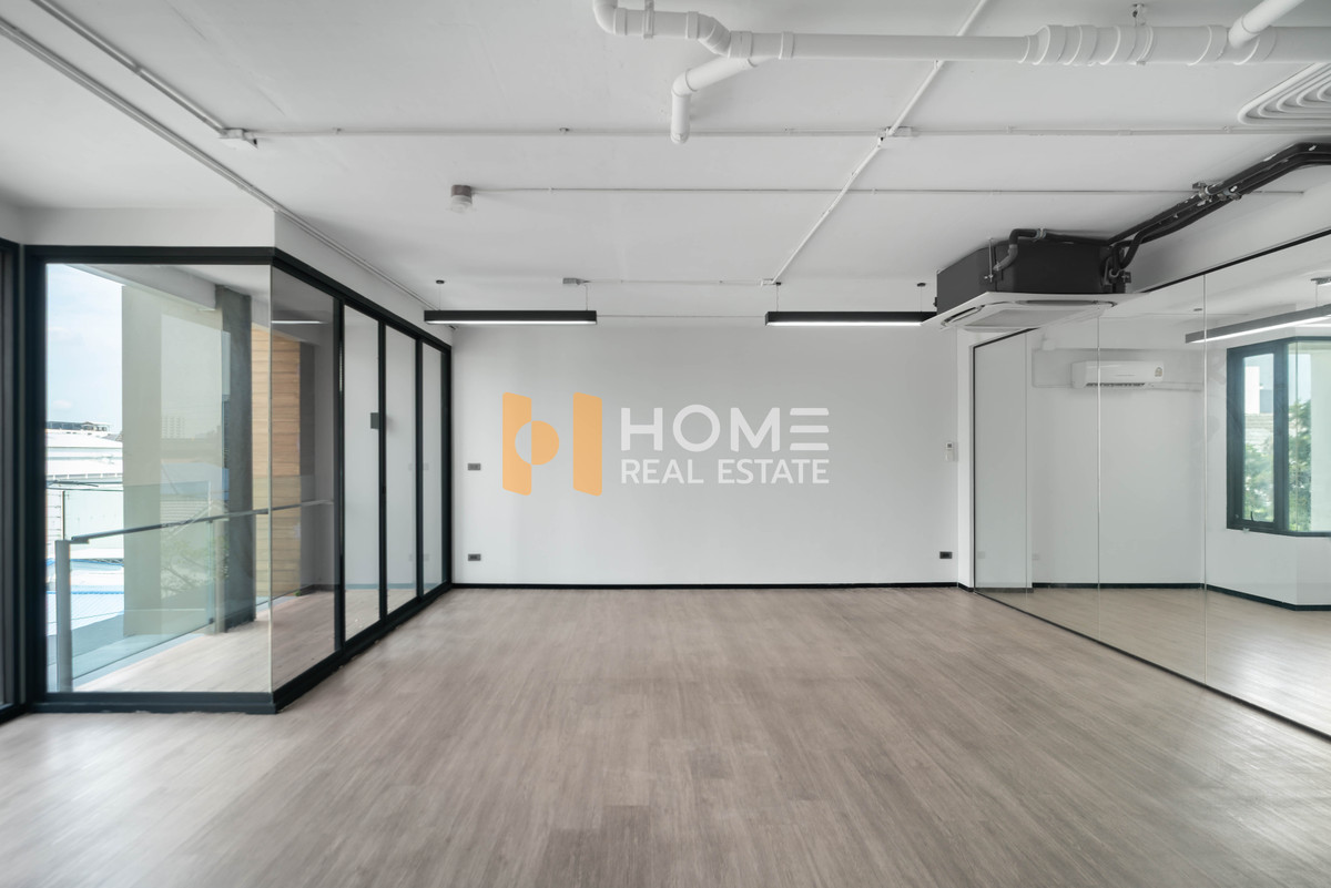 For RentPattanakan, Srinakarin : 🏡 Home office near The Nine Rama 9 📍 The Element Rama 9 🏡 The Element Rama 9 / parking for 6 cars (FOR RENT) PALM881